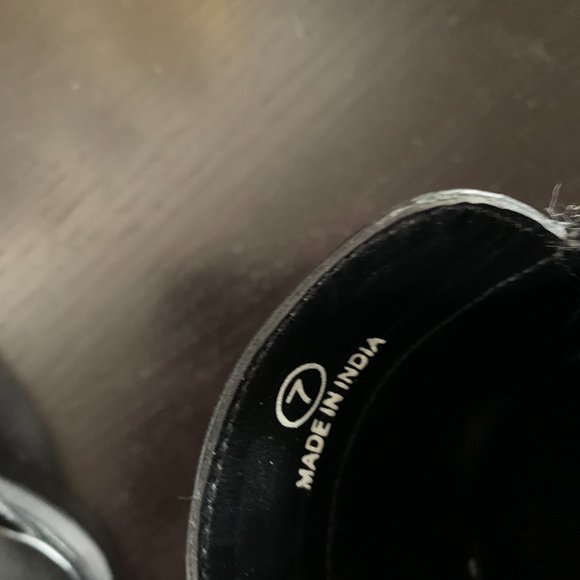 UO Urban Outfitters Slip On Loafers Black Size 7 - Picture 6 of 6